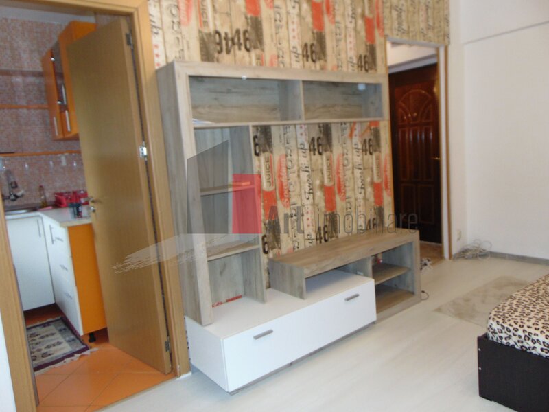 Titan metrou apartament cu o camera, garsoniera