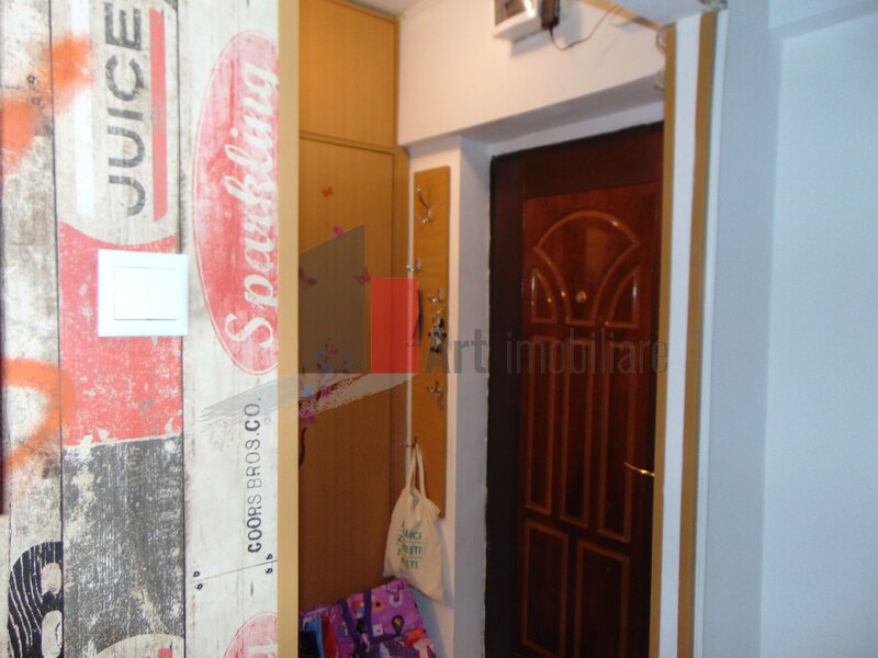 Titan metrou apartament cu o camera, garsoniera